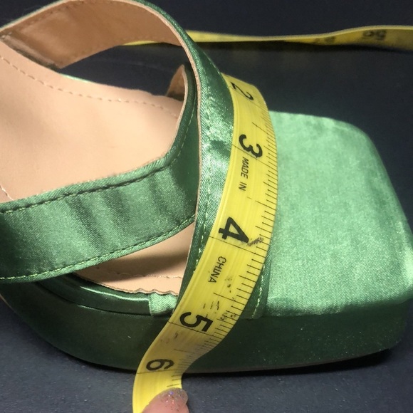 BRIGHT Green Satin Platform Strappy Sandals, Size 8.5 - Picture 12 of 13